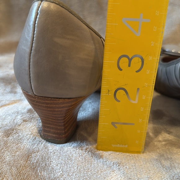 Grey pumps - Picture 7 of 7